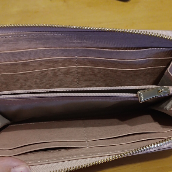 Elegant Lavender Bow Wallet - Picture 4 of 7